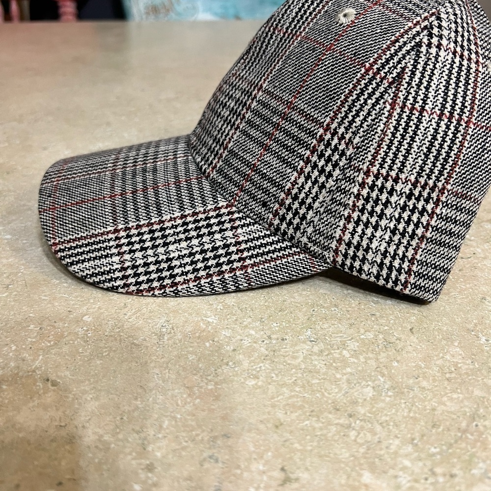 Stylish Black, Brown, white Plaid Men's Cap